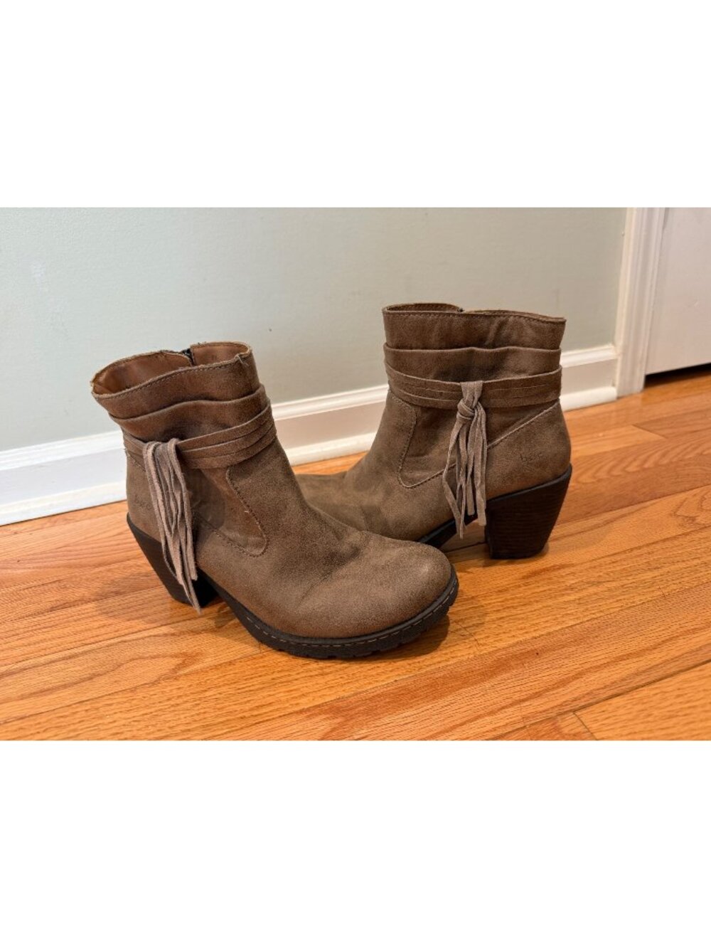 b.o.c. Born Concept Alicudi Taupe Fringe Ankle Boots Size 8M
